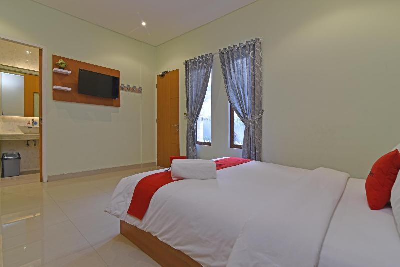 เรดดอร์ซ พลัส แอท มหินทราดัตตา เดนปาซาร์ Hotel ภายนอก รูปภาพ